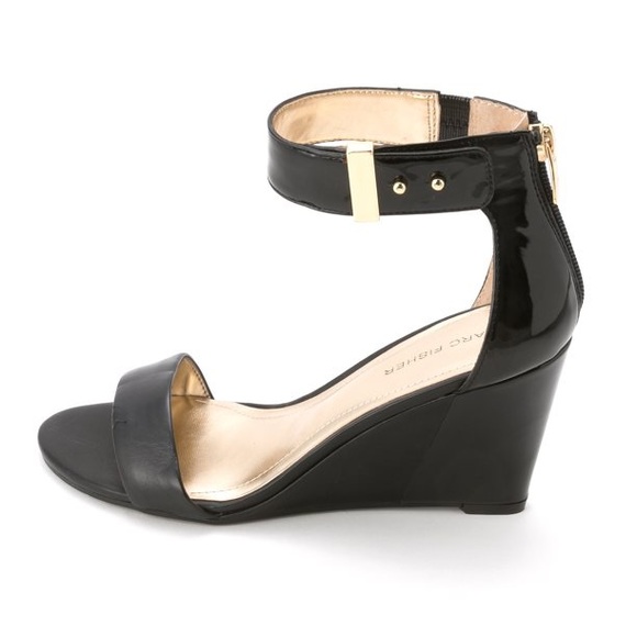 Marc Fisher Cori 3 Blk Ankle Strap Wedge Sandals - Picture 1 of 16